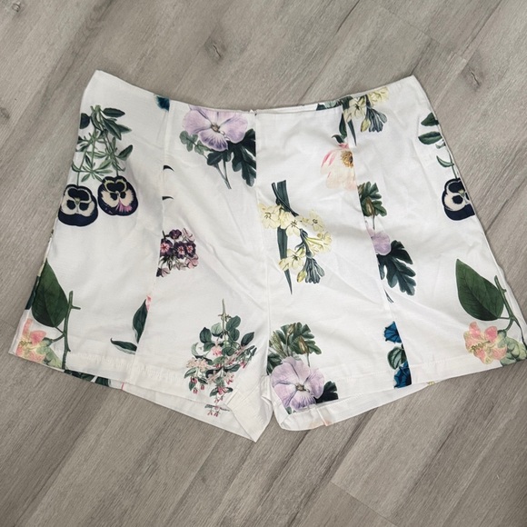 Pants - Floral Women's Shorts and top set